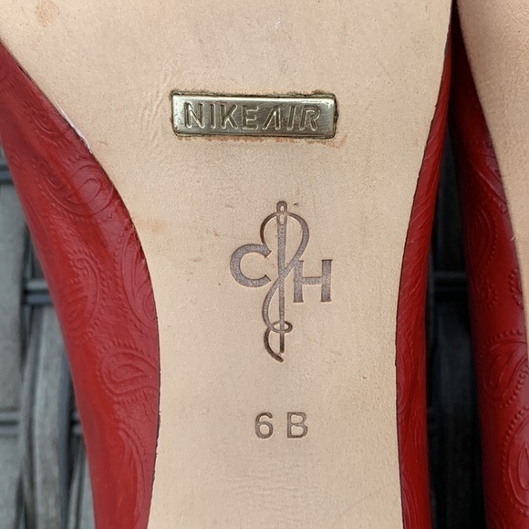 COLE Haan Nike Air Red Paisley Embossed Peep Toe Pumps with Bow - Picture 14 of 16